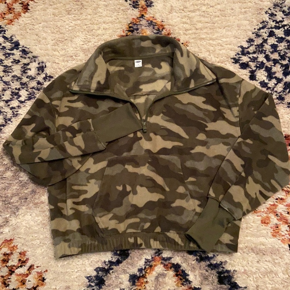 Old navy Camo crop fleece